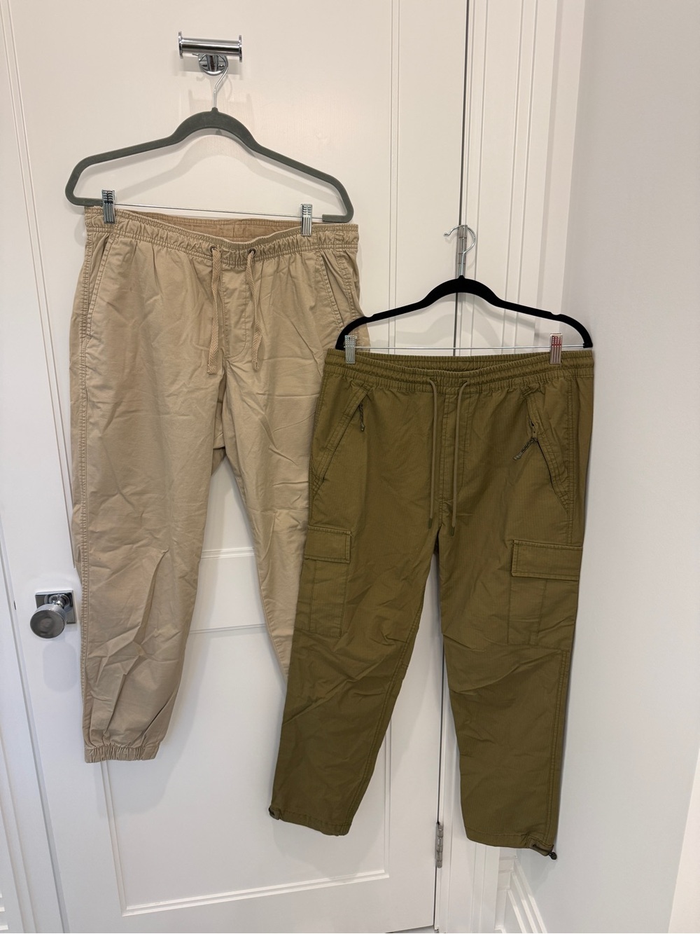 Bundle of Men’s GAP Cargo Jogger Pants Large